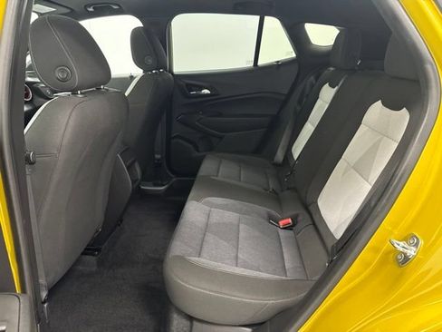Used 2024 Chevrolet Trax RS w/ Sunroof Package FWD image 25
