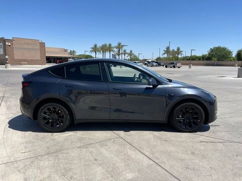 Used 2024 Tesla Model Y Long Range AWD/4WD image 4