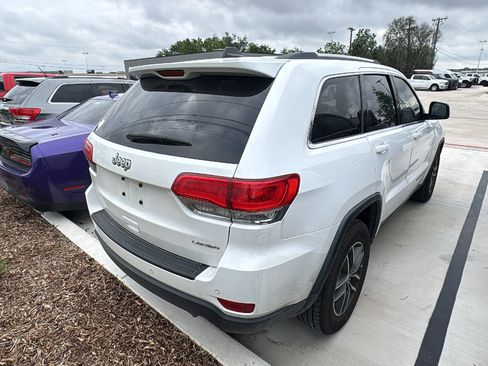 Used 2018 Jeep Grand Cherokee Laredo image 4