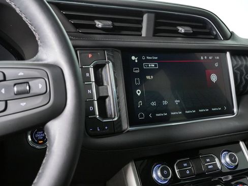 Used 2023 GMC Yukon Denali w/ Denali Reserve Package RWD image 13