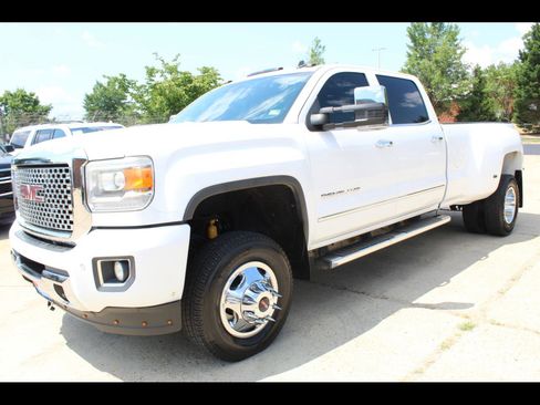 Used 2015 GMC Sierra 3500 Denali image 1