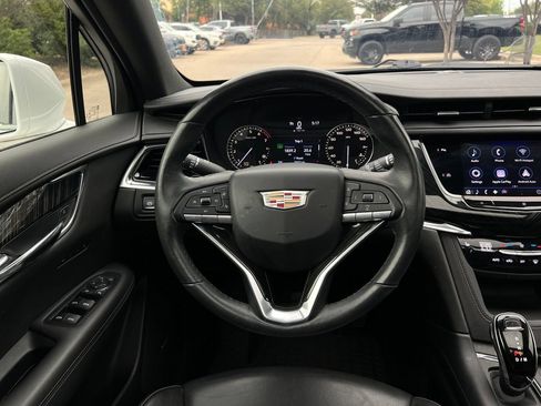Used 2020 Cadillac XT6 Premium Luxury FWD image 13