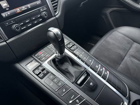 Used 2018 Porsche Macan Sport Edition image 49