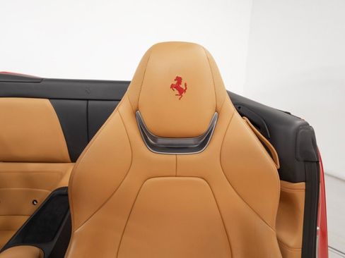 Used 2019 Ferrari Portofino RWD image 4
