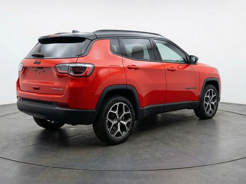 Used 2025 Jeep Compass Limited image 9