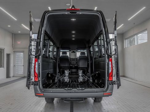 Used 2025 Mercedes-Benz Sprinter 3500 image 15