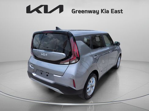 Used 2025 Kia Soul LX w/ LX Technology Package FWD image 6