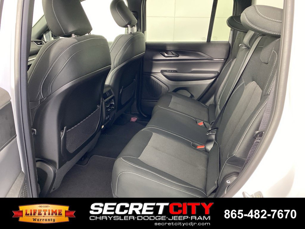 New 2026 Jeep Grand Cherokee Laredo X AWD/4WD image 32