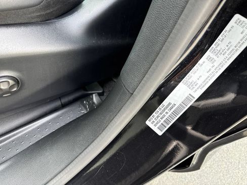Used 2025 Chrysler Pacifica Select FWD image 40