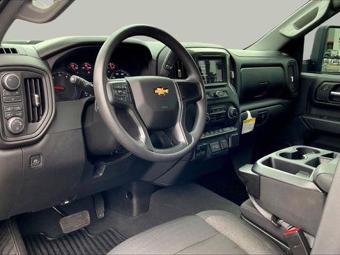 Used 2025 Chevrolet Silverado 2500 Custom w/ Custom Value Package AWD/4WD image 17