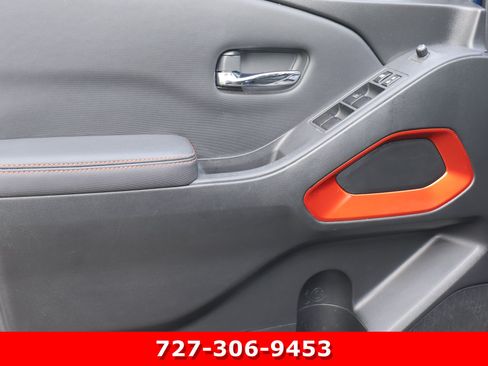 Used 2022 Nissan Frontier Pro-X RWD image 11