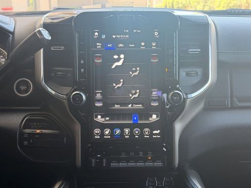 Used 2019 RAM 2500 Laramie w/ Black Appearance Package AWD/4WD image 15