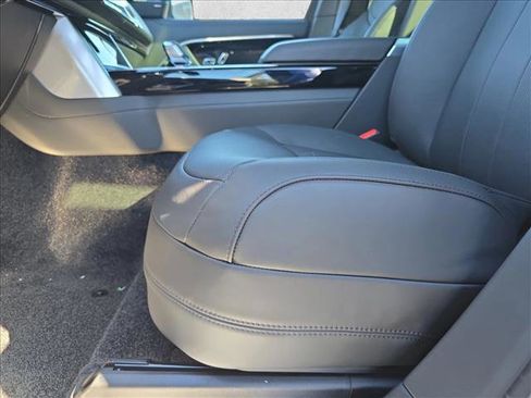 New 2025 Land Rover Range Rover SE image 27
