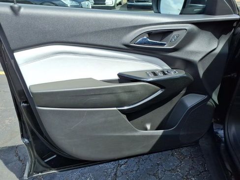 Used 2025 Chevrolet Trax LT image 13