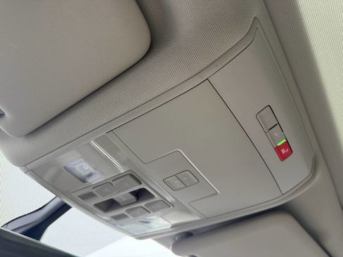 Used 2021 Volkswagen Atlas SE w/ Panoramic Sunroof Package image 25