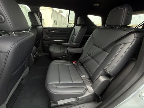 Certified 2025 Chevrolet Traverse LT w/ Midnight/Sport Edition image 24