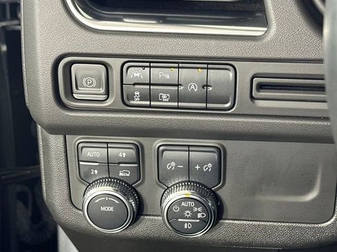 Used 2023 GMC Yukon XL SLT w/ SLT Premium Package image 38