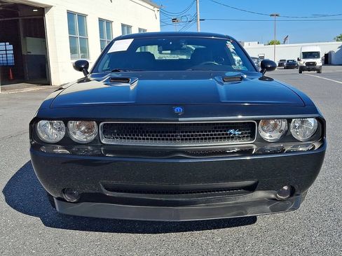Used 2010 Dodge Challenger R/T RWD image 2