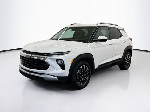 Used 2025 Chevrolet TrailBlazer LT FWD image 3