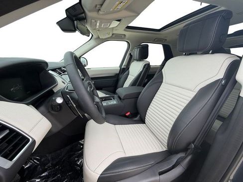 New 2026 Land Rover Discovery Limited Edition AWD/4WD image 11