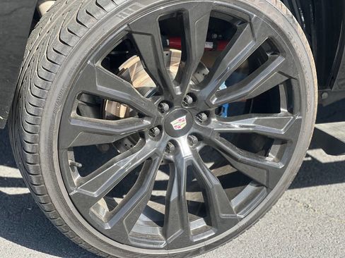 Used 2010 Cadillac Escalade Premium image 30