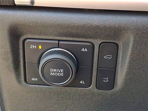 Used 2025 Ford Expedition Active image 26