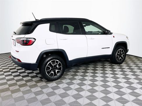 Used 2025 Jeep Compass Trailhawk AWD/4WD image 10