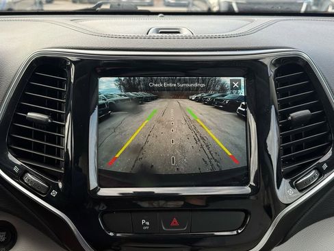 Used 2020 Jeep Cherokee Limited image 32