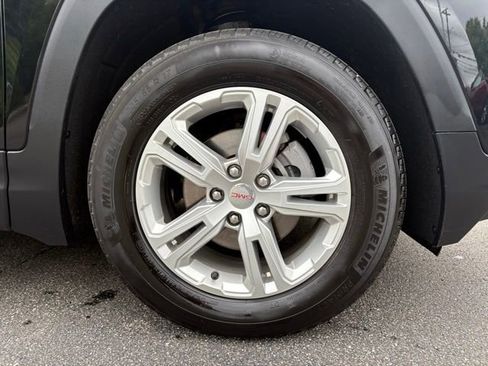 Used 2024 GMC Terrain SLE w/ Driver Convenience Package FWD image 18