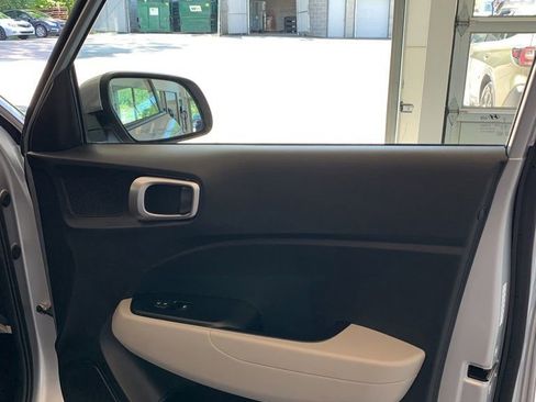 Certified 2023 Hyundai Venue SEL FWD image 19