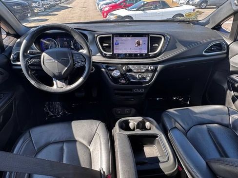 Used 2021 Chrysler Pacifica Touring-L w/ S Appearance Package AWD/4WD image 2