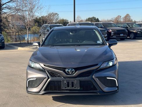 Used 2023 Toyota Camry SE image 2