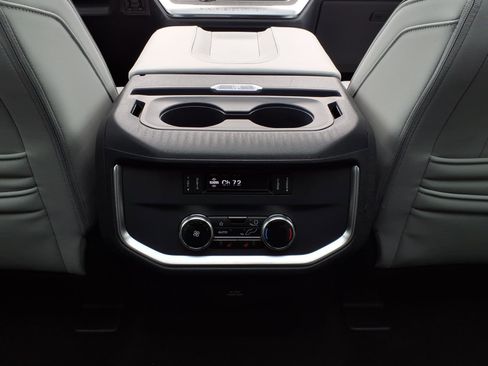 Used 2025 Ford Expedition Platinum w/ Platinum Ultimate Package image 17