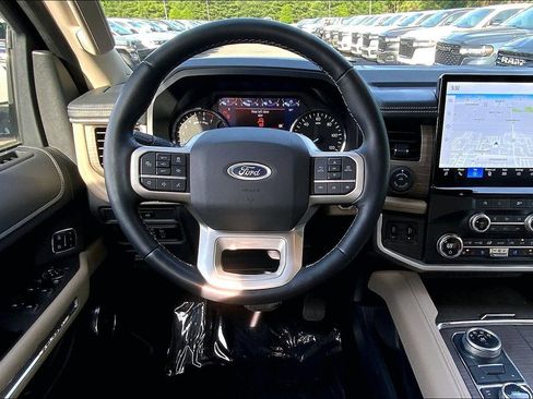 Used 2022 Ford Expedition Limited AWD/4WD image 5