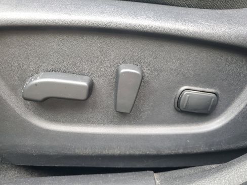 Used 2019 Nissan Rogue SV image 16