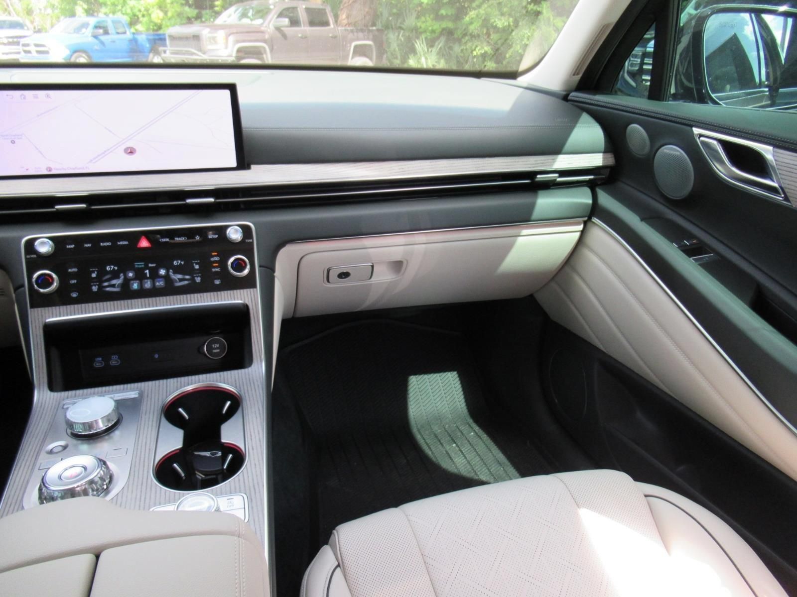 Used 2025 Genesis GV80 2.5T Prestige AWD/4WD image 13