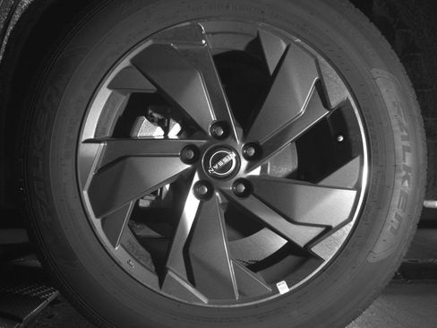 Used 2025 Nissan Rogue SV FWD image 12