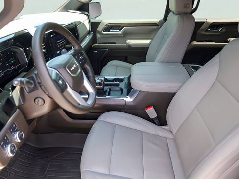 Used 2023 GMC Sierra 1500 SLT AWD/4WD image 12