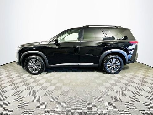 Used 2025 Nissan Pathfinder SV image 5