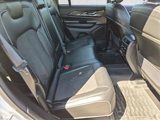 Used 2023 Jeep Grand Cherokee Altitude AWD/4WD image 27