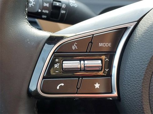 Certified 2025 Kia Seltos EX w/ EX Sunroof Package image 22