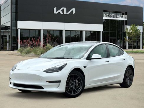 Used 2023 Tesla Model 3 Standard Range RWD image 1