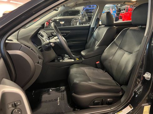 Used 2016 Nissan Altima 2.5 SL w/ 2.5 Technology w/LED Package FWD image 9