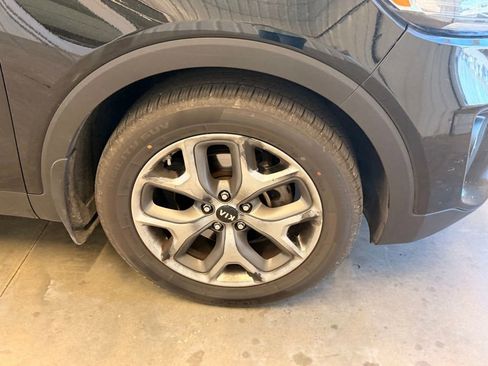 Used 2019 Kia Sorento EX image 4