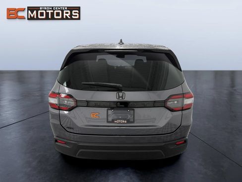 Used 2023 Honda Pilot LX image 5