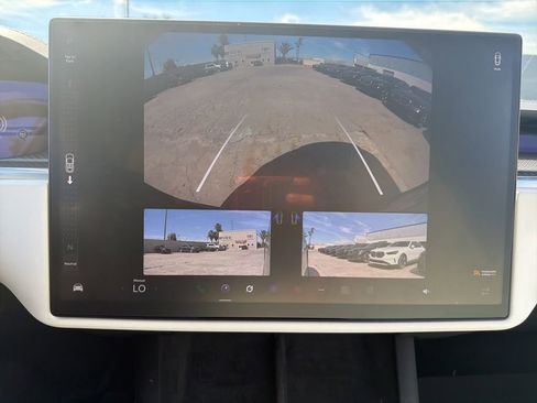 Used 2022 Tesla Model X Plaid image 21