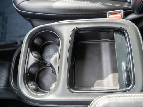 Used 2023 Chrysler Pacifica Touring-L w/ S Appearance Package image 38