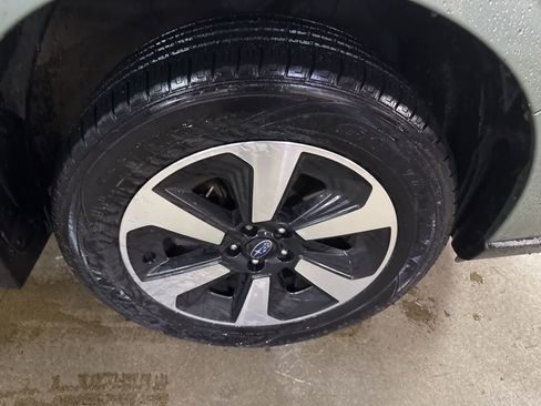 Used 2017 Subaru Forester 2.5i Premium image 5