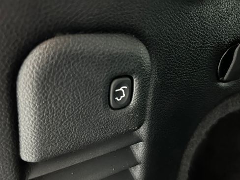 Used 2017 Jeep Grand Cherokee Trailhawk AWD/4WD image 38