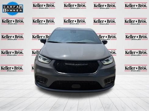 Used 2025 Chrysler Pacifica Limited w/ Uconnect Theater Family Group AWD/4WD image 2